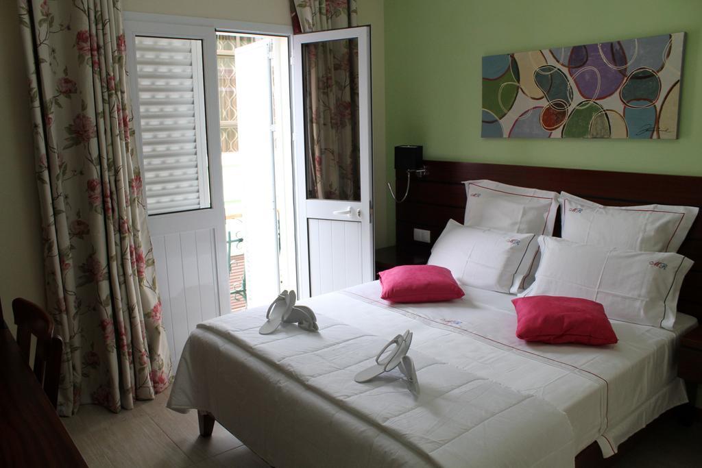 Mindelo Residencial Bed & Breakfast Ruang foto