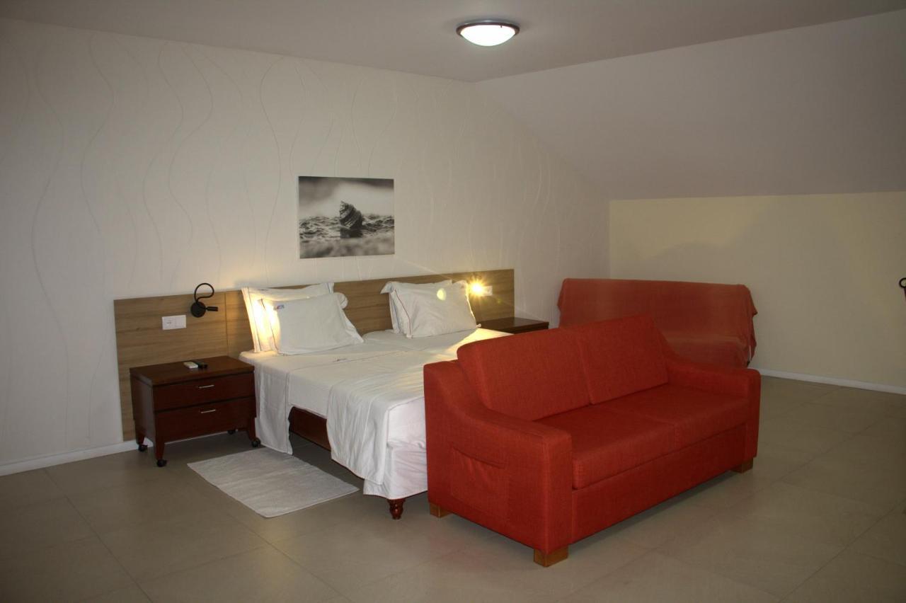 Mindelo Residencial Bed & Breakfast Bagian luar foto