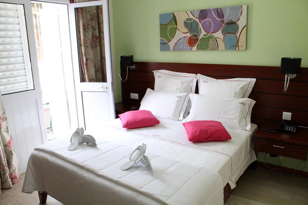 Mindelo Residencial Bed & Breakfast Bagian luar foto