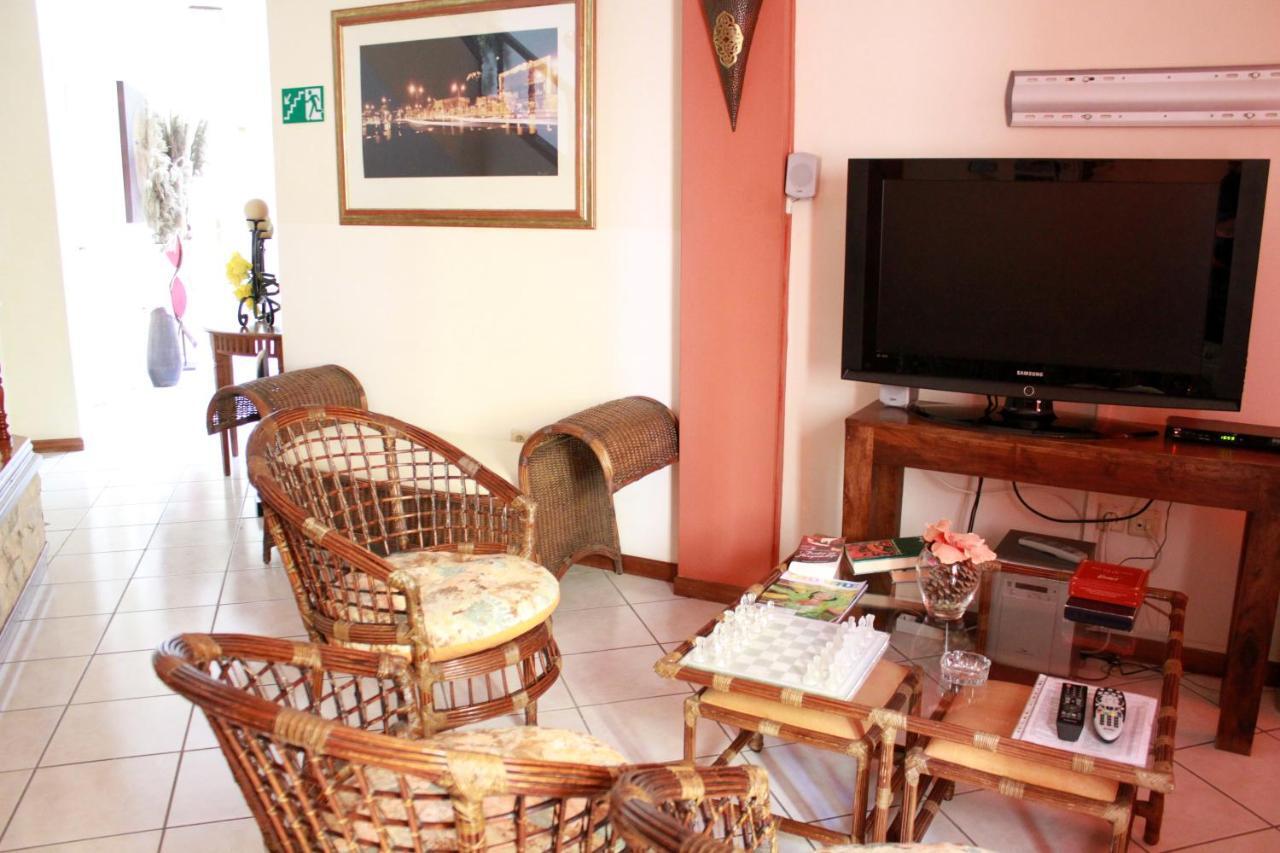 Mindelo Residencial Bed & Breakfast Bagian luar foto